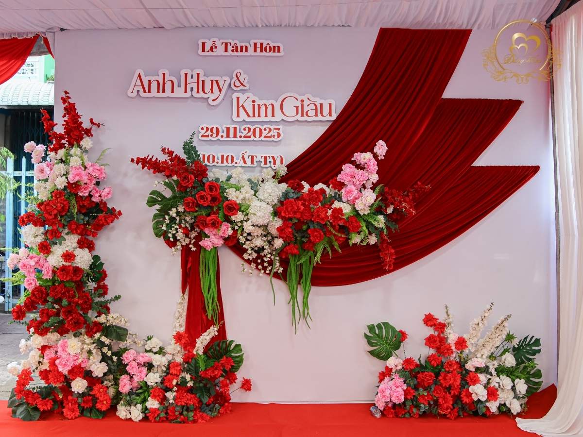 Mẫu backdrop phông chụp hình cưới tone đỏ 05