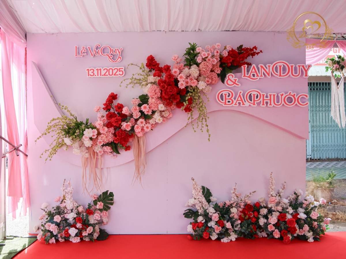Mẫu backdrop phông chụp hình cưới tone hồng 04
