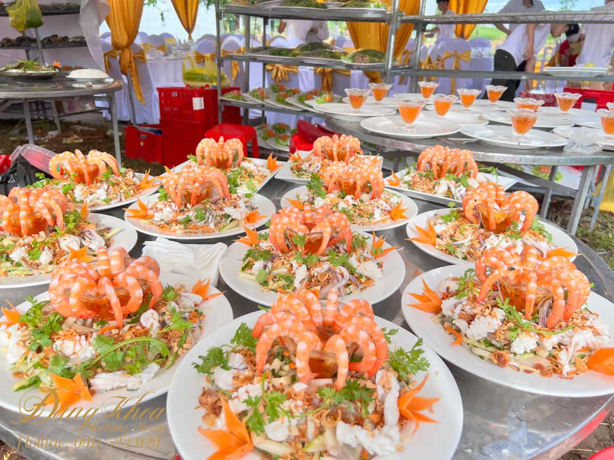 cuoi-hoi-dang-khoa-goi-ngo-sen-tom-thit