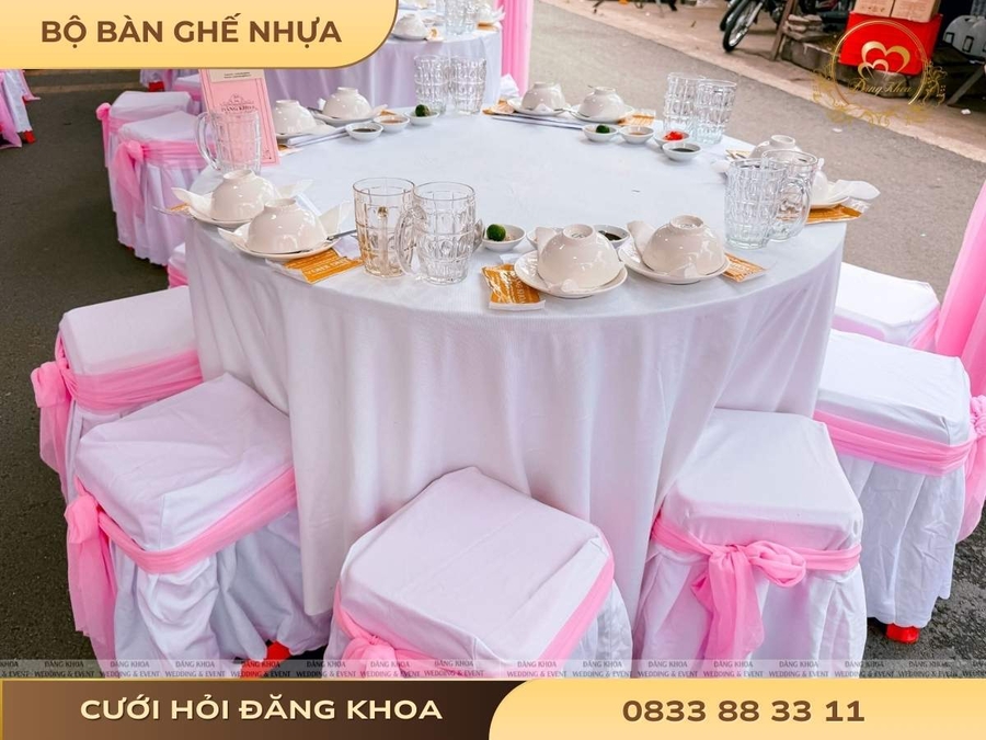 cuoi-hoi-dang-khoa-bo-ban-ghe-nhua-10-cai