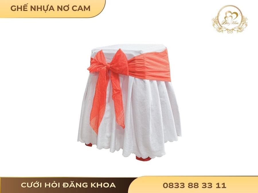 cuoi-hoi-dang-khoa-ghe-nhua-no-cam