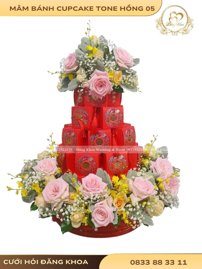 cuoi-hoi-dang-khoa-mam-banh-cupcake-hoa-tuoi-tone-hong-05