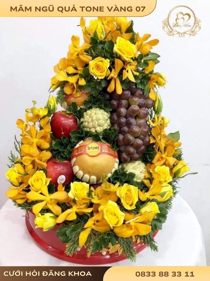 cuoi-hoi-dang-khoa-mam-ngu-qua-hoa-tuoi-tone-vang-07
