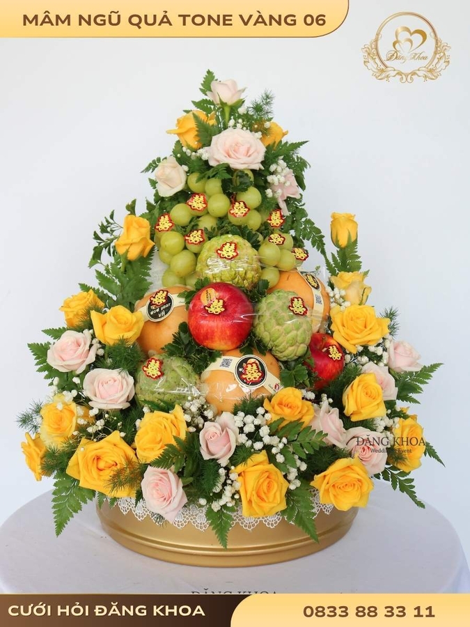 cuoi-hoi-dang-khoa-mam-ngu-qua-hoa-tuoi-tone-vang-06