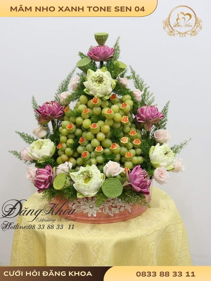 Mâm nho xanh & hoa tươi tone sen 04