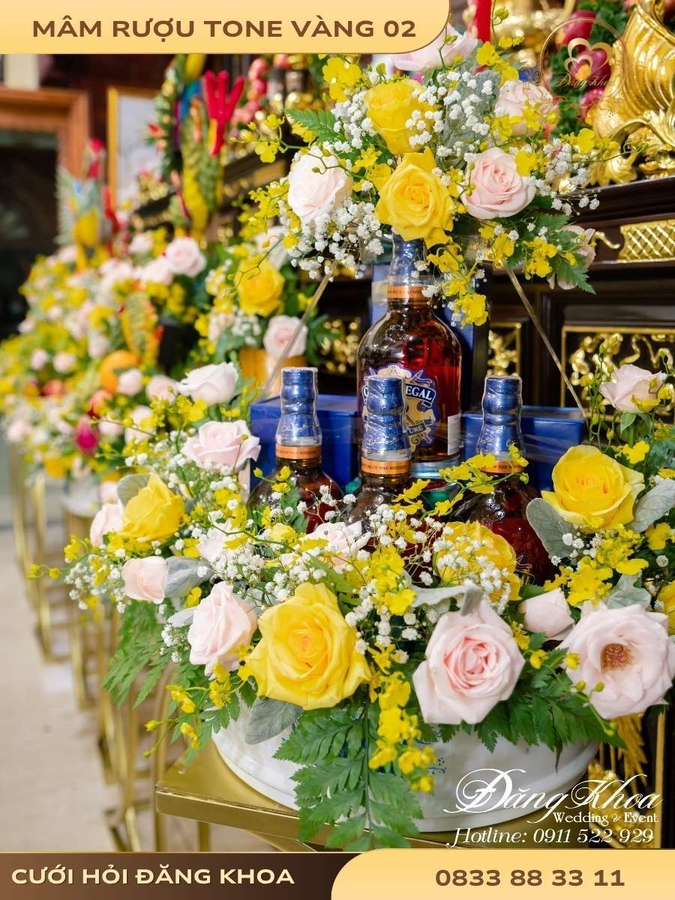 Mâm rượu & hoa tươi tone vàng 02