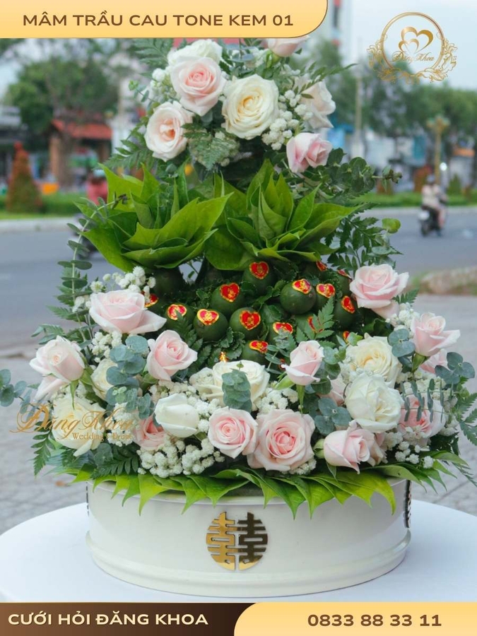 cuoi-hoi-dang-khoa-mam-trau-cau-hoa-tuoi-tone-kem-01