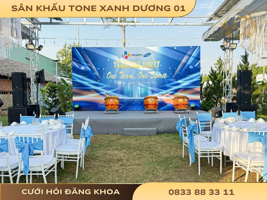 cuoi-hoi-dang-khoa-san-khau-tone-xanh-duong-01
