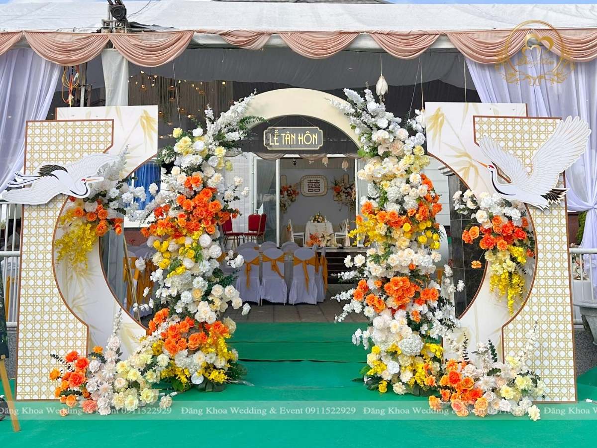 Mẫu cổng hoa cưới hoạt tiết nghệ thuật 03