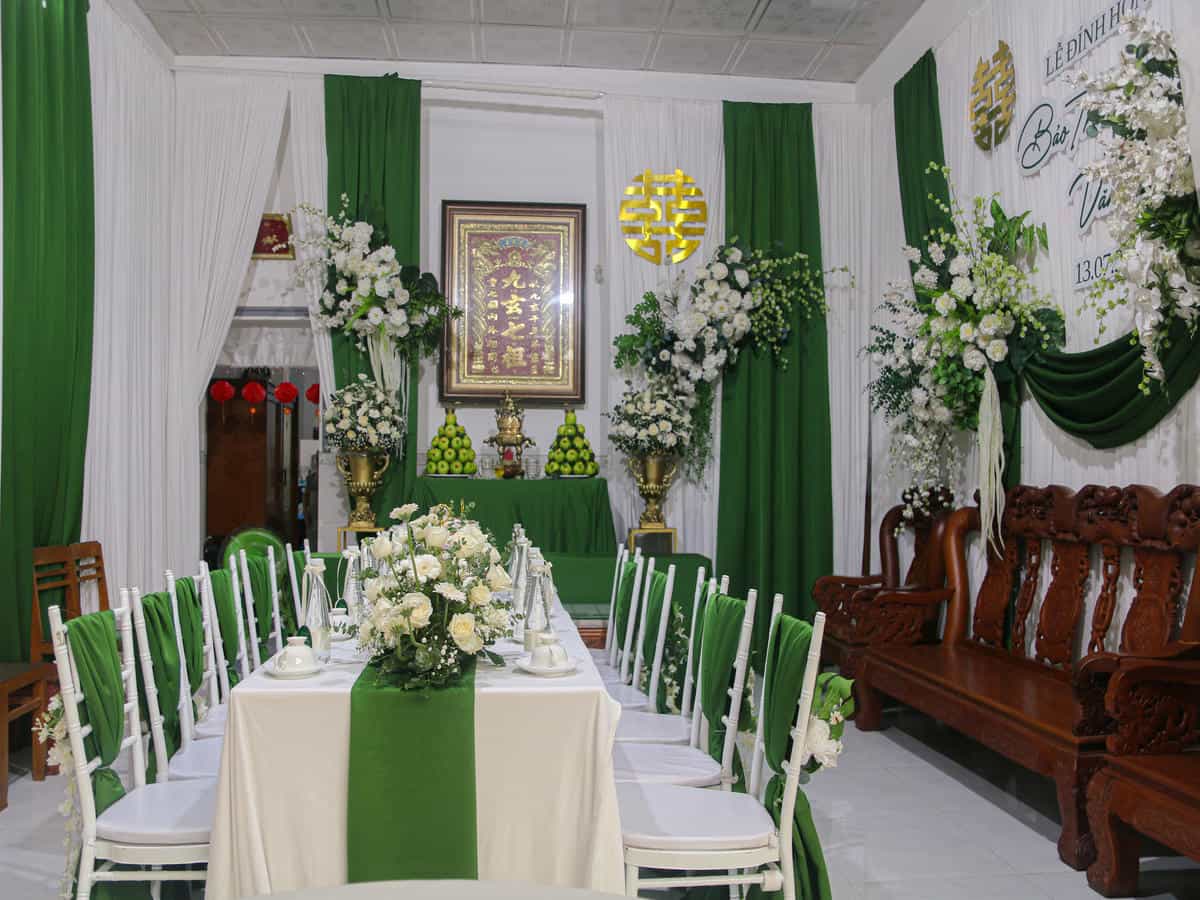cuoi-hoi-dang-khoa-gia-tien-tone-trang-xanh-01