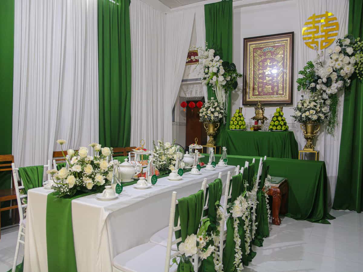cuoi-hoi-dang-khoa-gia-tien-tone-trang-xanh-01