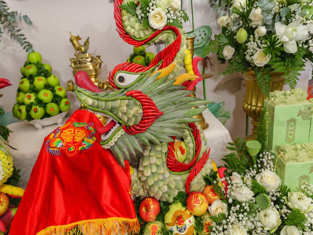 cuoi-hoi-dang-khoa-mam-qua-trai-cay-rong-tone-sen