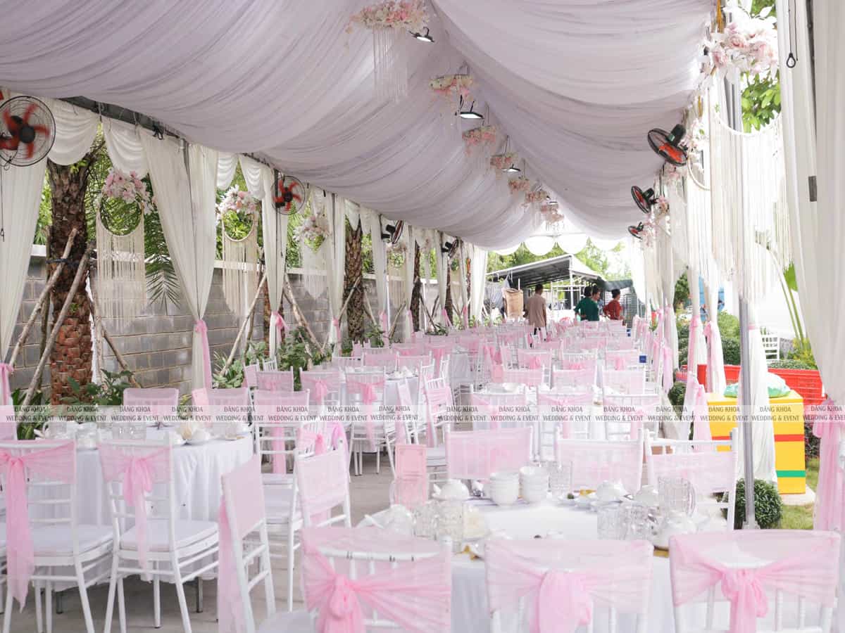 cuoi-hoi-dang-khoa-bo-ban-ghe-tiffany-tone-hong-pastel-04