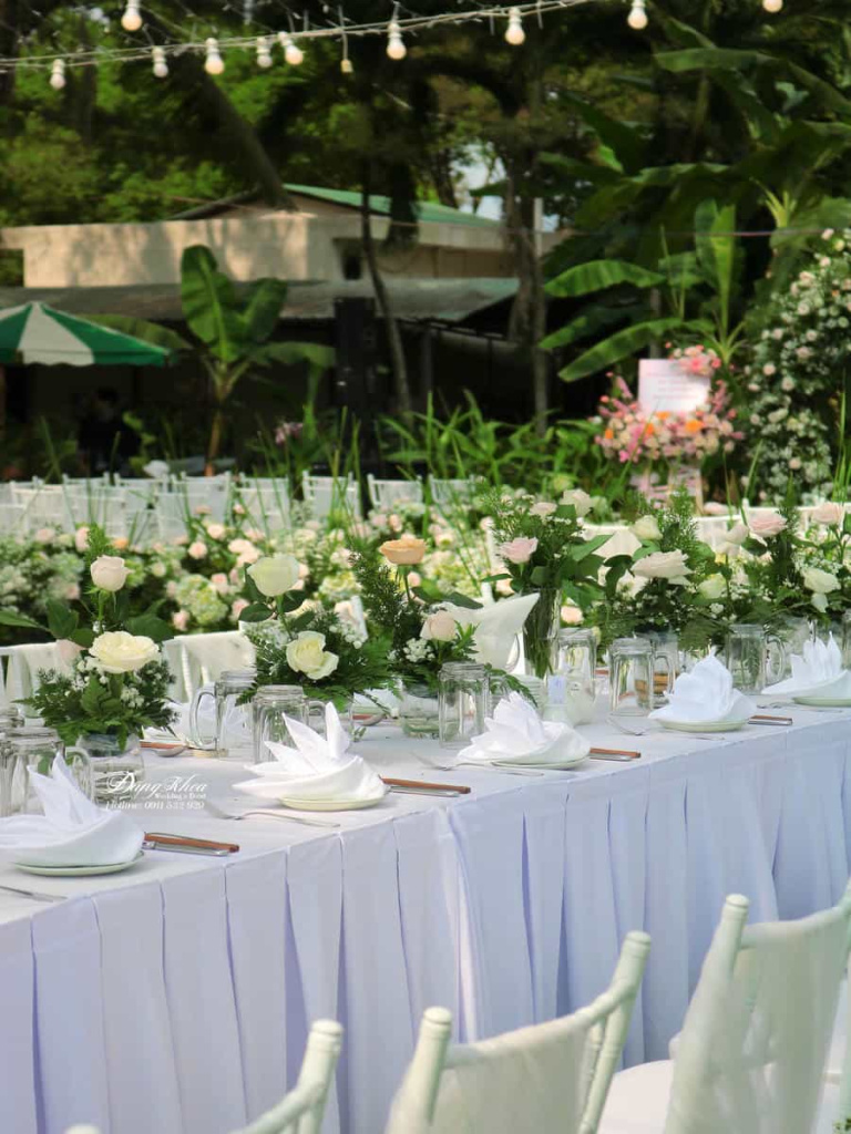 cuoi-hoi-dang-khoa-set-up-ban-tiec-chinh-chu