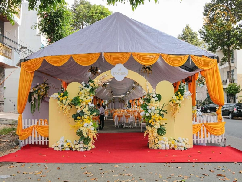 cuoi-hoi-dang-khoa-cong-hoa-cuoi-le-tan-hon-tone-vang-kem-01