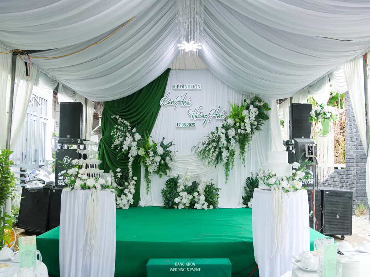 cuoi-hoi-dang-khoa-san-khau-cuoi-le-dinh-hon-tone-trang-xanh-01