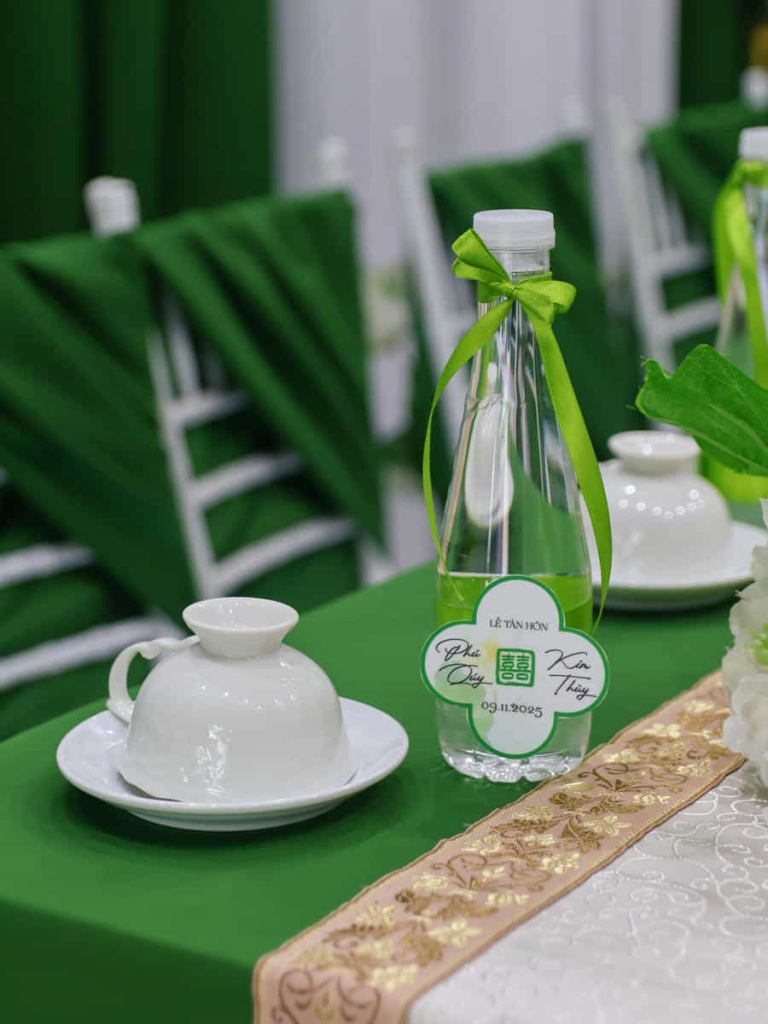 cuoi-hoi-dang-khoa-chai-nuoc-le-tan-hon