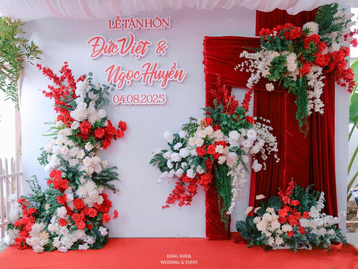cuoi-hoi-dang-khoa-backdrop-le-tan-hon-tone-do 