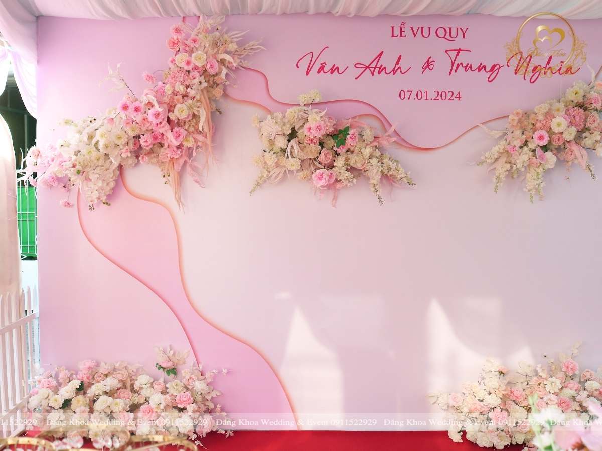 cuoi-hoi-dang-khoa-backdrop-cuoi-le-vu-quy-tone-hong-trang-03