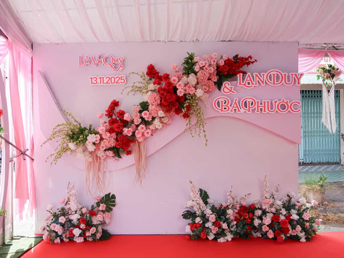 cuoi-hoi-dang-khoa-backdrop-cuoi-le-vu-quy-tone-hong-pastel-02