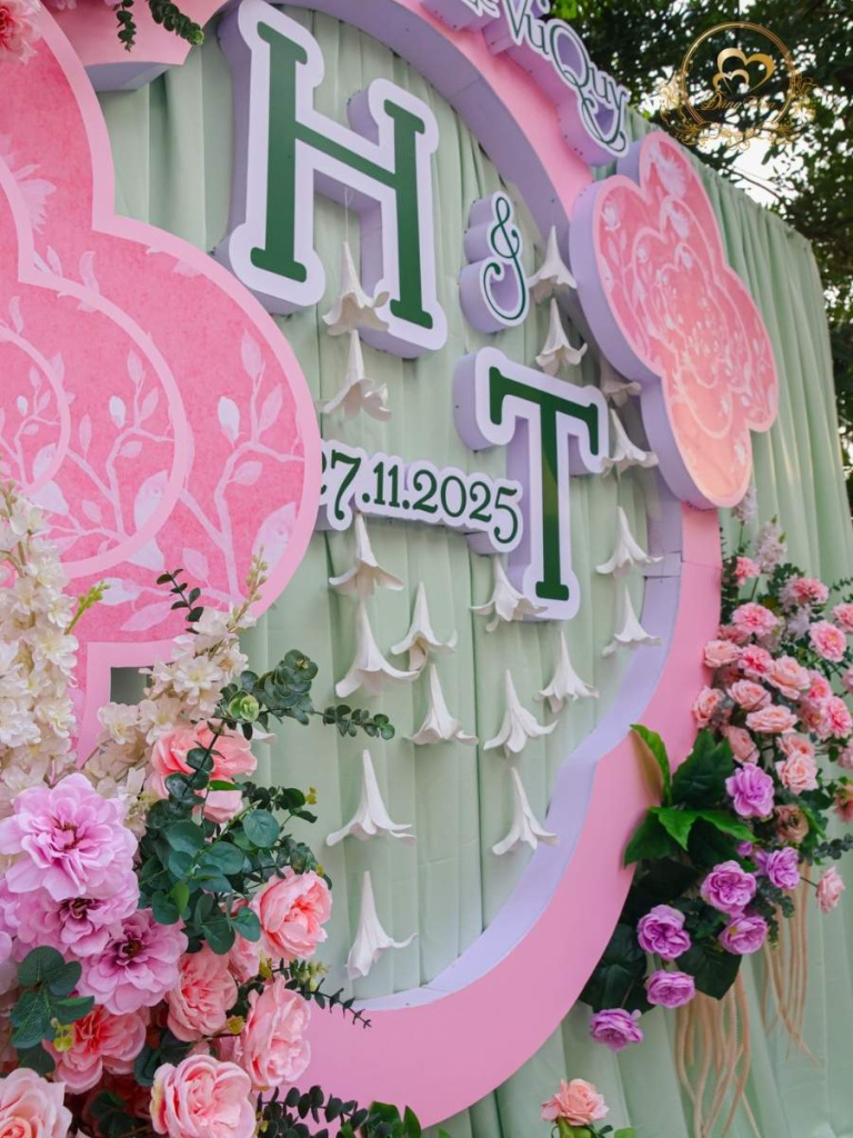 cuoi-hoi-dang-khoa-backdrop-tron-le-vu-quy-tone-xanh-mint