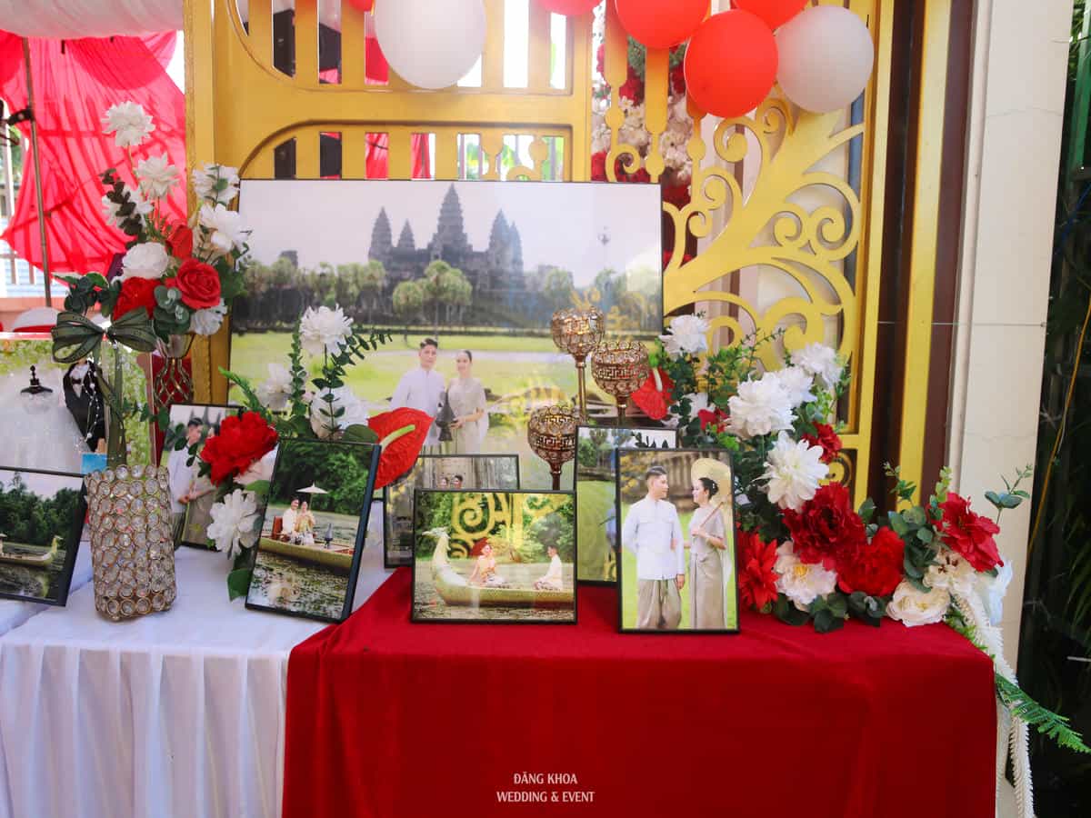 Bàn Gallery và các hình ảnh cô dâu chú rể