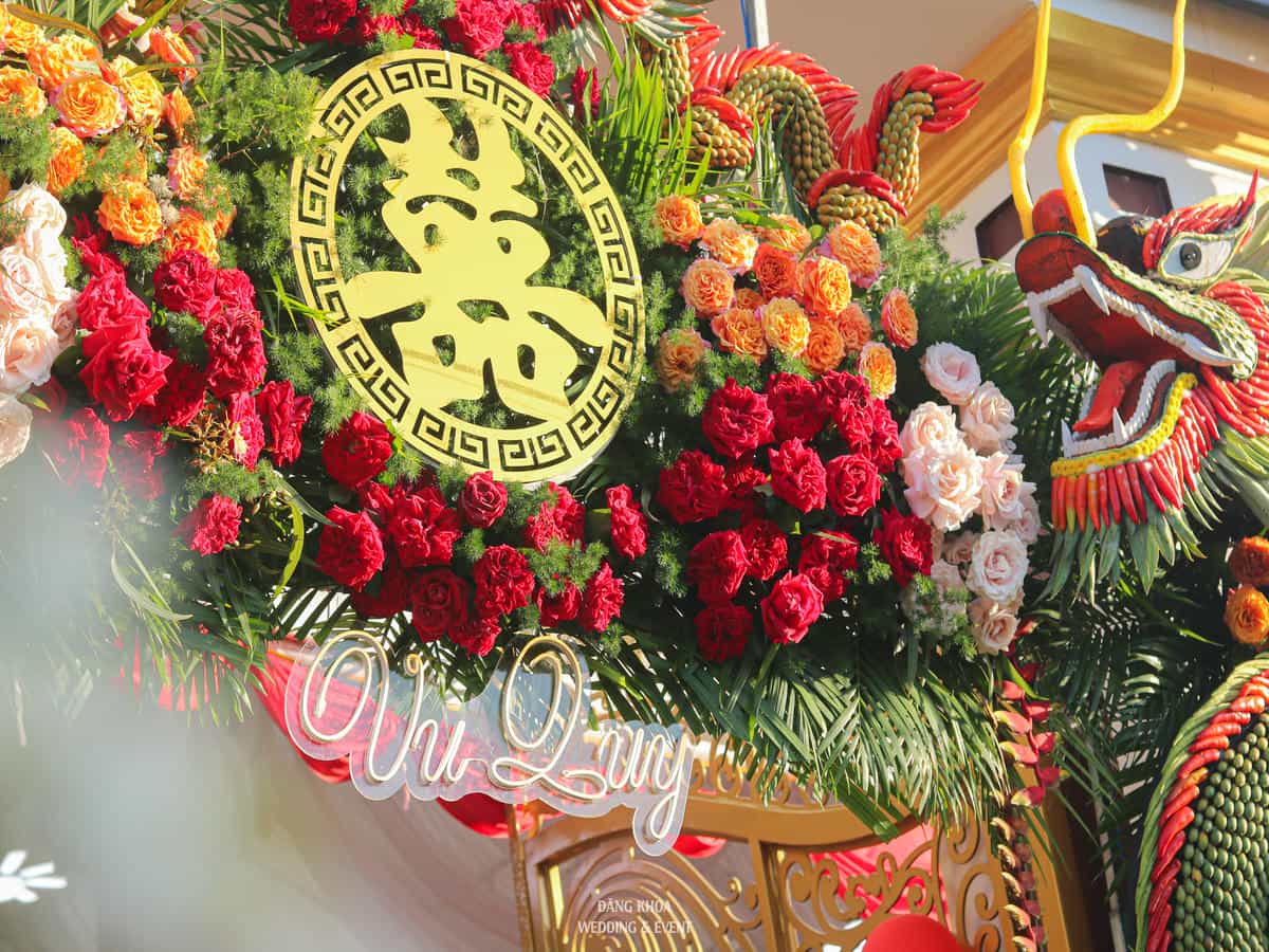 Chữ Vu Quy trên cổng Rồng Phụng kết hoa lụa cao cấp