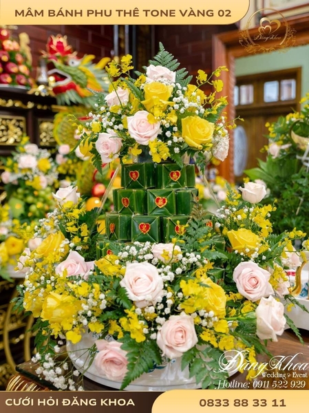 Mâm bánh phu thê & hoa tươi tone vàng 02