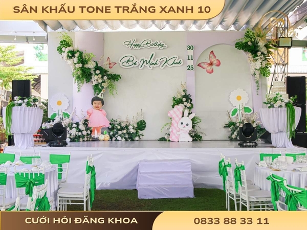 Sân khấu tone trắng xanh 10
