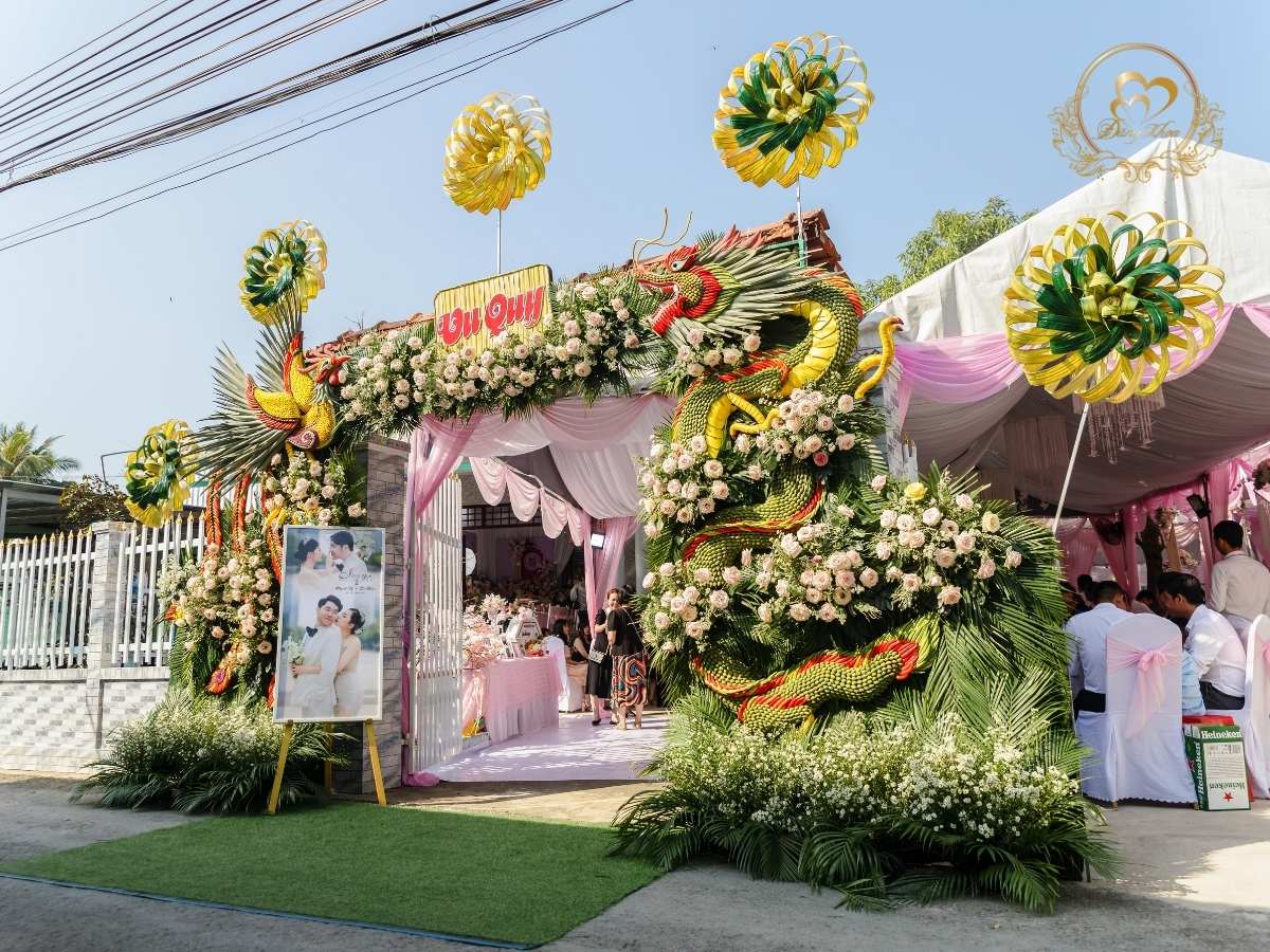 Mẫu cổng hoa cưới rồng phụng 04