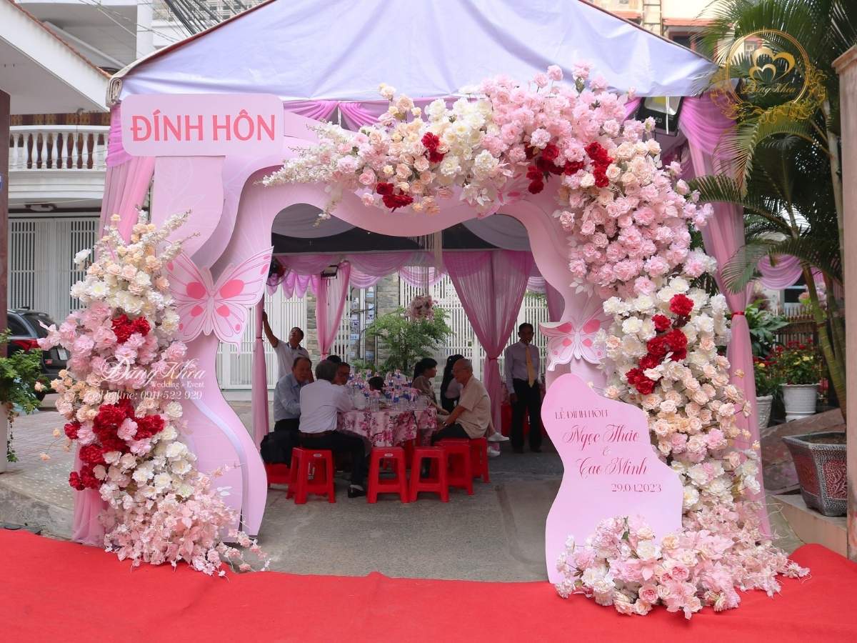 Cổng Lễ Đính Hôn tone hồng form 3D cánh bướm độc đáo