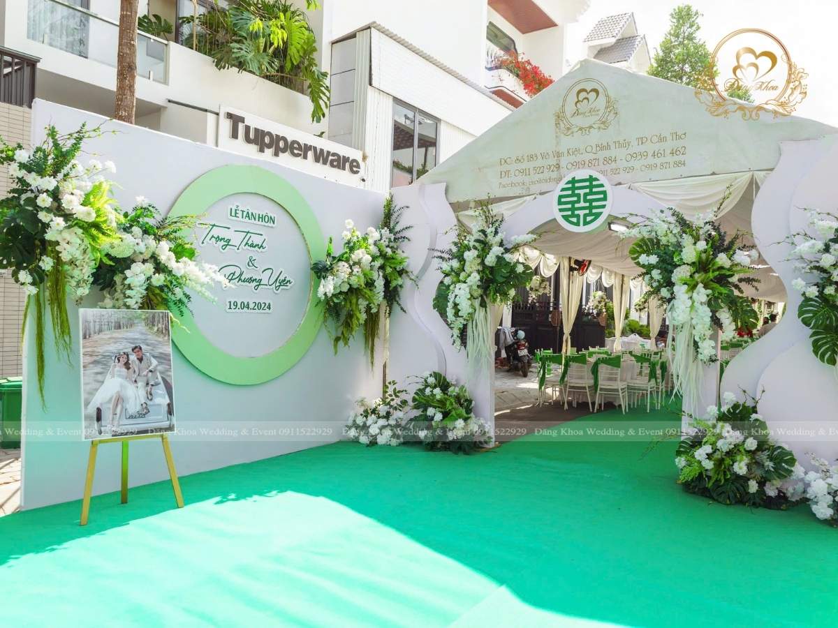 Top 50 mẫu cổng hoa cưới tone trắng xanh 08