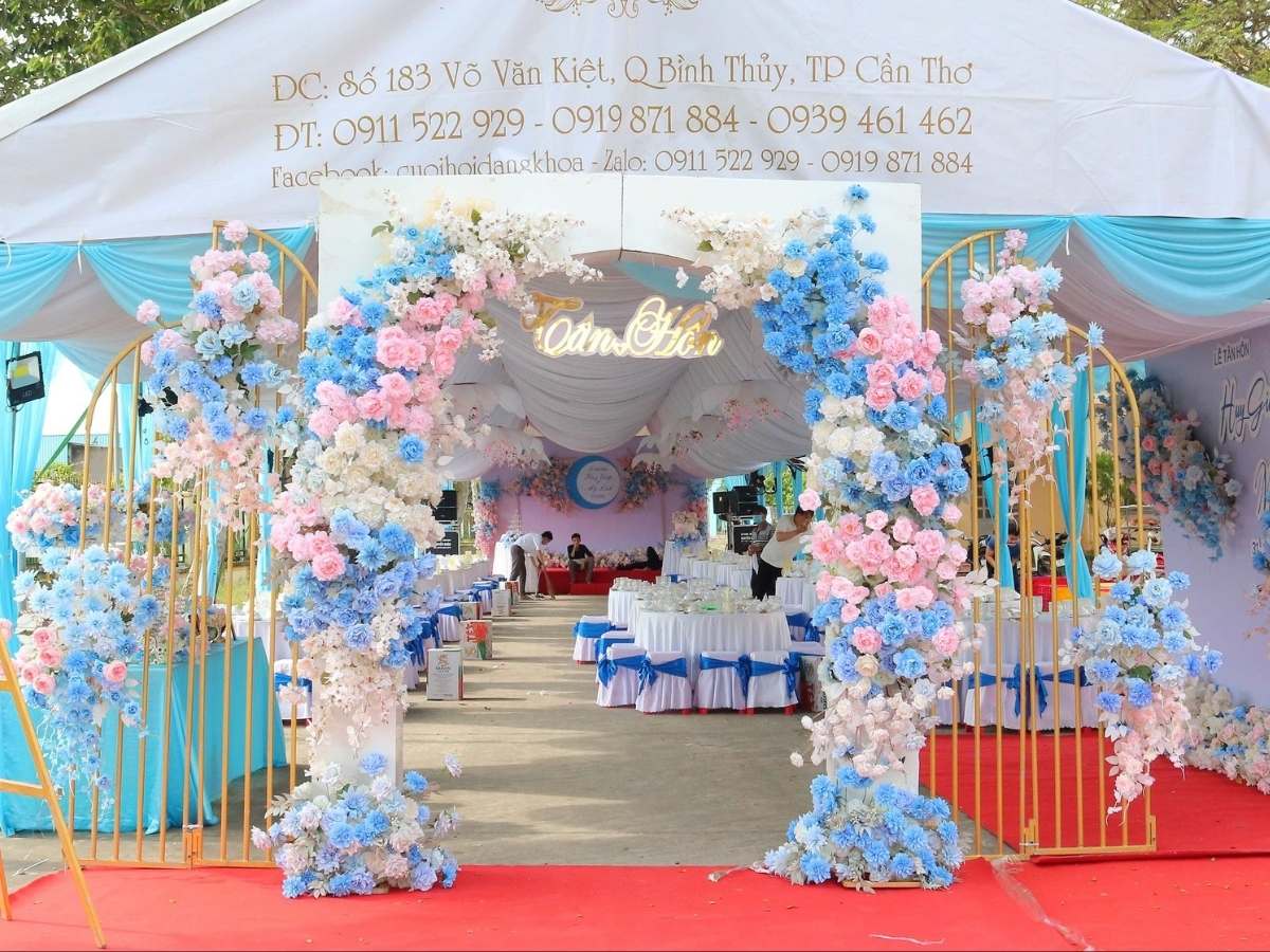 Top 50 mẫu cổng hoa cưới tone xanh dương 01